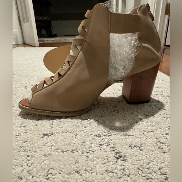 Shoes - Unsure of the brand